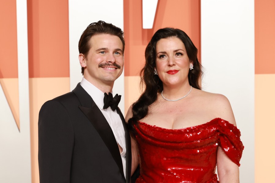 GettyImages-2202989743.jpg Melanie Lynskey Jason Ritter Love LIves.jpg