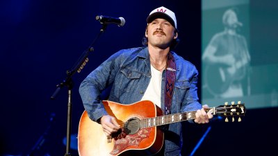 Morgan Wallen Hurls Phone Across Stage After Snatching It From Security Guards Hands Morgan Wallen Hurls Phone Across Stage After Snatching It From Security Guards Hands