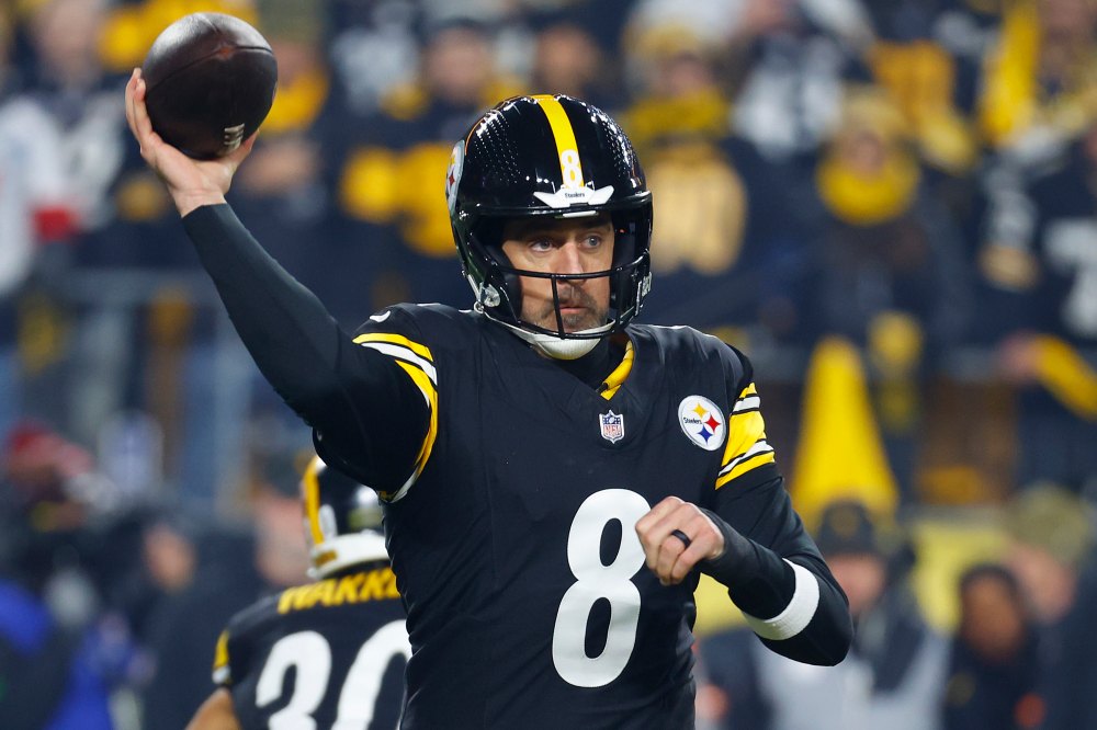 Aaron Rodgers Sports Wedding Ring in Return to Steelers as Intrigue About His Wife Lingers