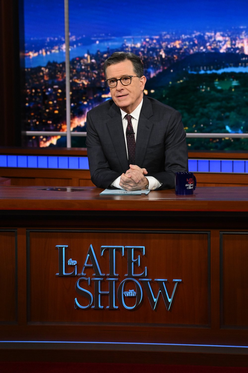 GettyImages-2261695250-Donald-Trump-zet-Stephen-Colbert-in-een-afvalcontainer-in-AI-Video.jpg