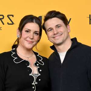 GettyImages-2263243418 Jason Ritter Melanie Lynskey Love Lives.jpg