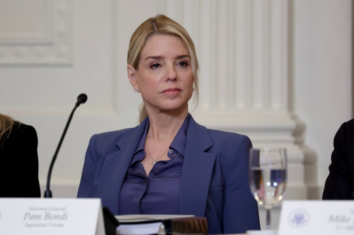 Former Attorney General Pam Bondi Diagnosed With Thyroid Cancer, Is Undergoing Treatment
