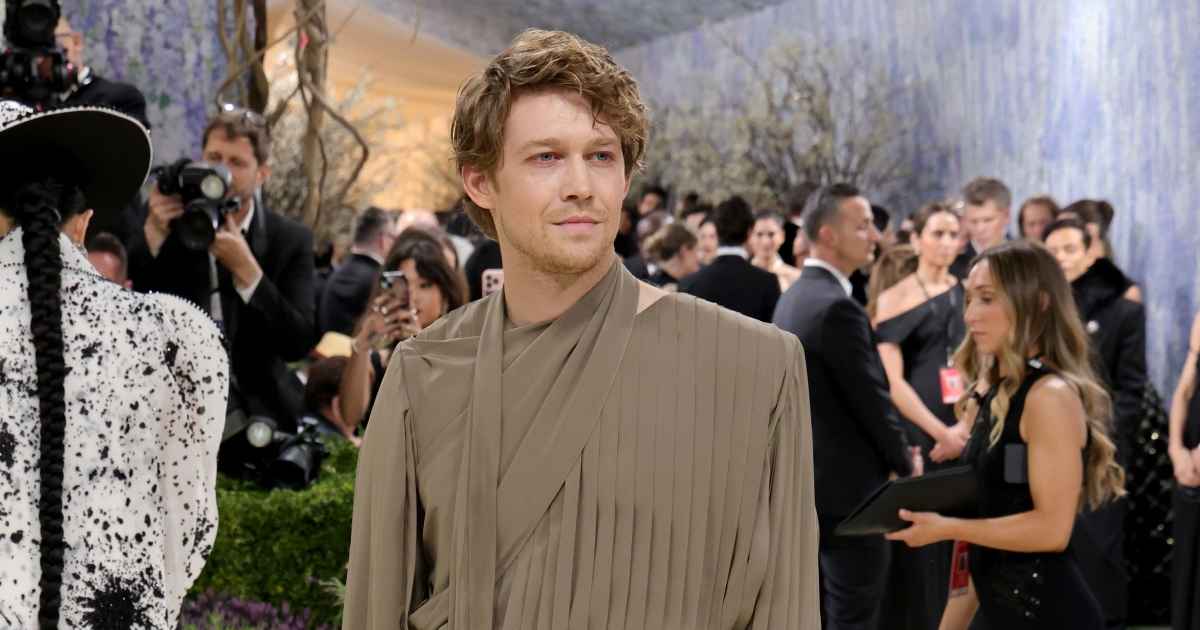 Joe Alwyn Takes a Fashion Risk With Out-of-This-World Look at the 2026 Met Gala Joe Alwyn Takes a Fashion Risk With Out-of-This-World Look at the 2026 Met Gala