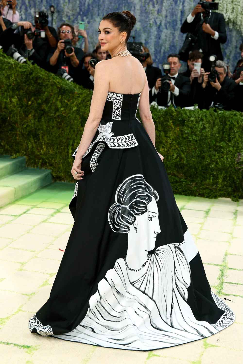 Anne Hathaway inline