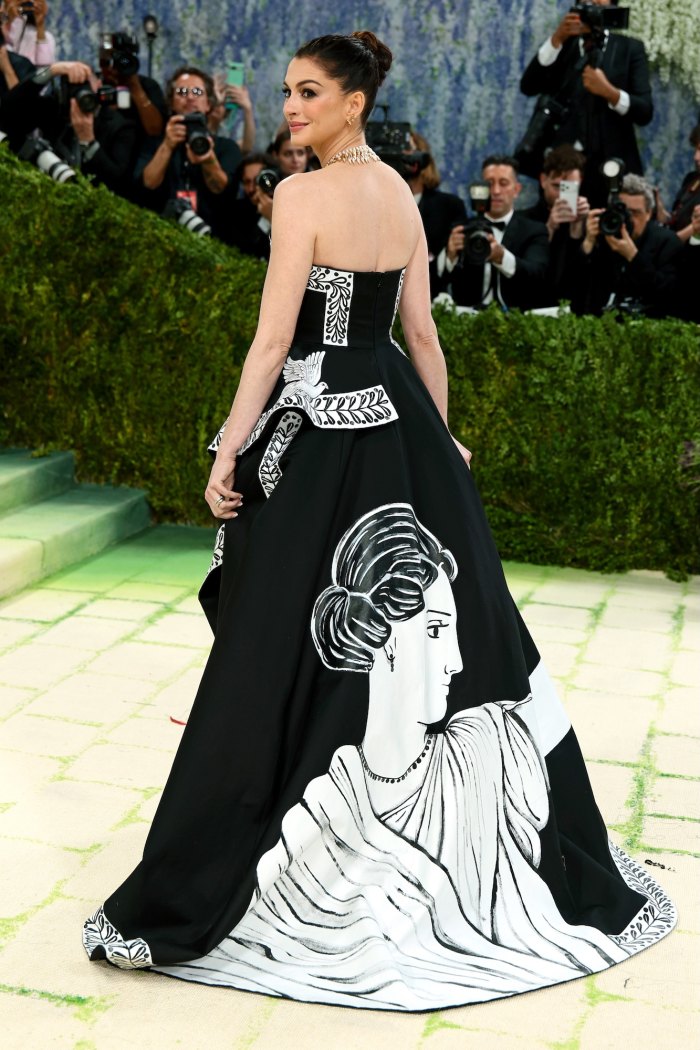 Anne Hathaway's 2026 Met Gala Look Channels The Odyssey