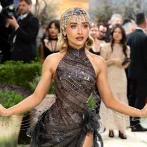 Sabrina Carpenter 2026 Met Gala breakout