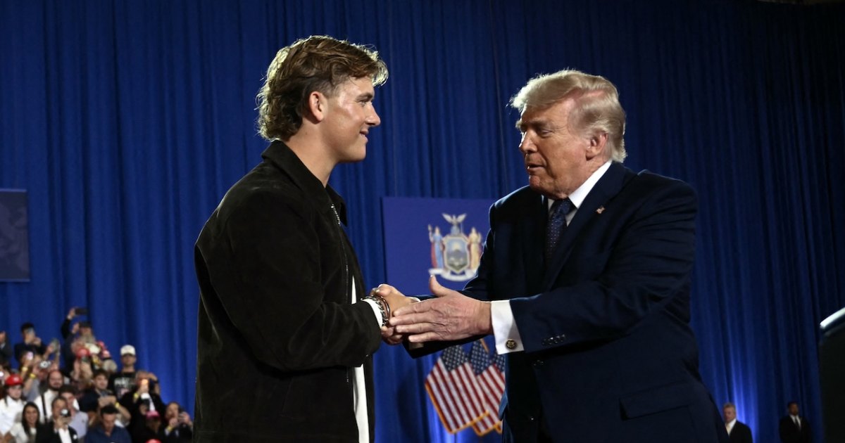 Jaxson Dart zorgt voor terugslag na de introductie van Donald Trump Jaxson Dart zorgt voor terugslag na de introductie van Donald Trump