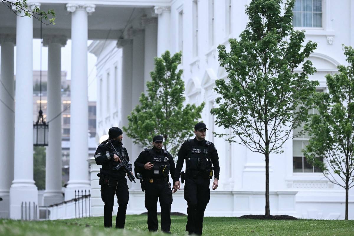 GettyImages-2277368293 Dead White House Shooting Suspect Claimed He Was Jesus Christ