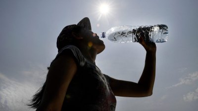GettyImages-698498926-e1778101418470 The Best Electrolyte Powders for Hydration—What Dietitians Say Really Makes a Difference