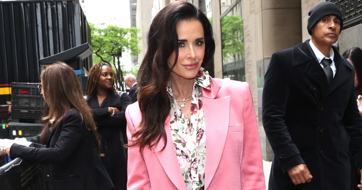 Kyle Richards Compared These ‘Chic, Elevated’ Slip-on Sandals to Designer Pairs — Just Kyle Richards Compared These ‘Chic, Elevated’ Slip-on Sandals to Designer Pairs — Just