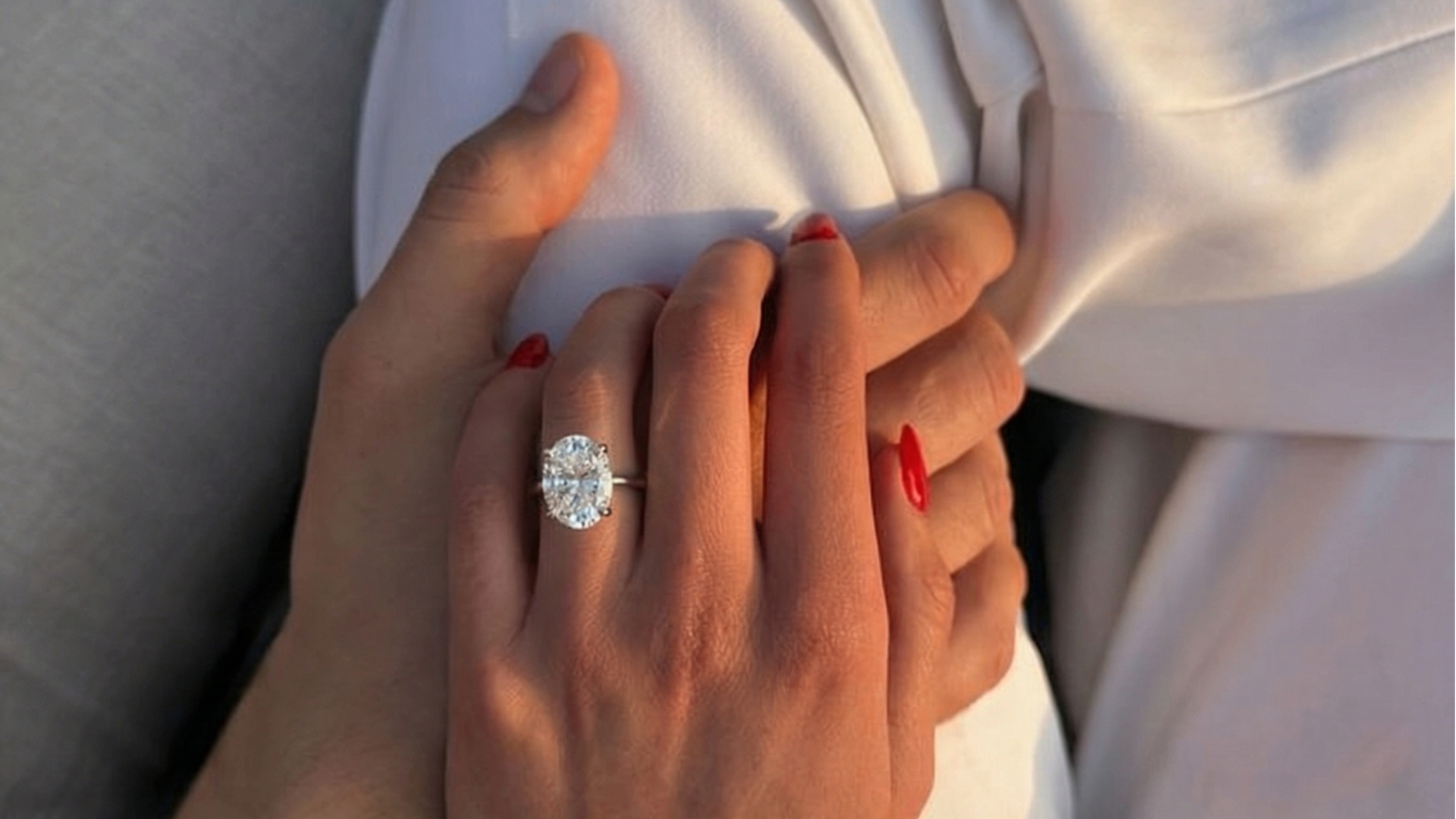 A close-up of a lab-grown diamond engagement ring featuring a modern setting, symbolizing the rise of ethical luxury and customizable jewelry shopping.