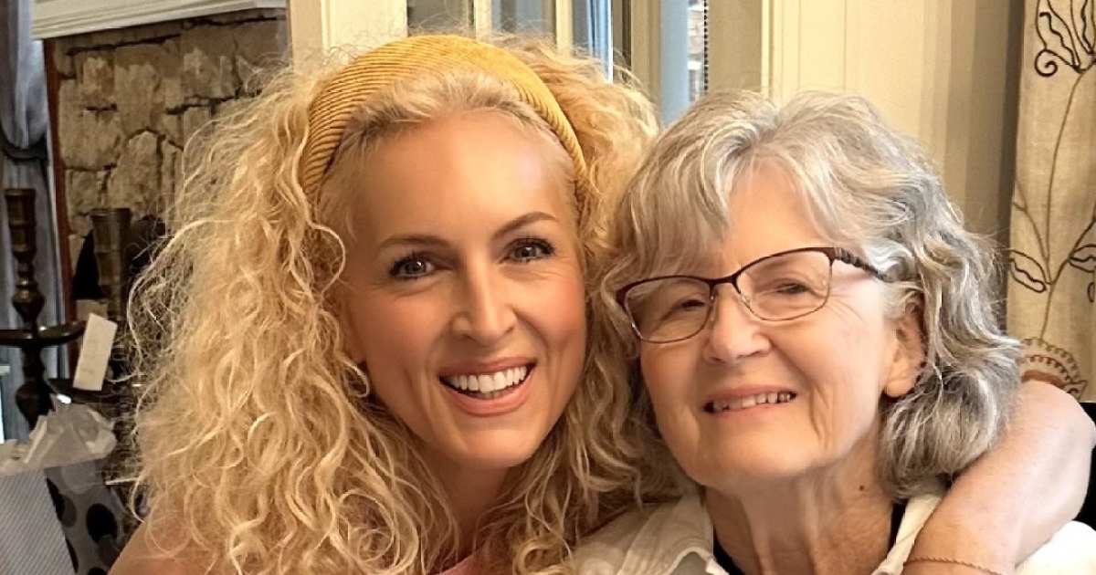 Little Big Town’s Kimberly Schlapman Describes Caring for Her Mom Amid Parkinson’s Diagnosis Little Big Town’s Kimberly Schlapman Describes Caring for Her Mom Amid Parkinson’s Diagnosis