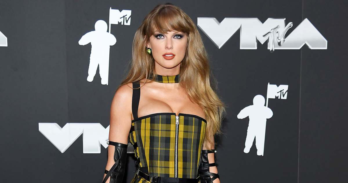 Taylor Swift Spotted at Lena Dunham’s 40th Birthday Dinner Taylor Swift Spotted at Lena Dunham’s 40th Birthday Dinner