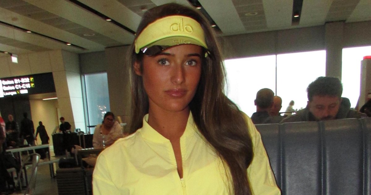 Tyson Fury’s 16-Year-Old Daughter Clarifies Report Her Parents Bought Luxe Caravan as Wedding Gift Tyson Fury’s 16-Year-Old Daughter Clarifies Report Her Parents Bought Luxe Caravan as Wedding Gift