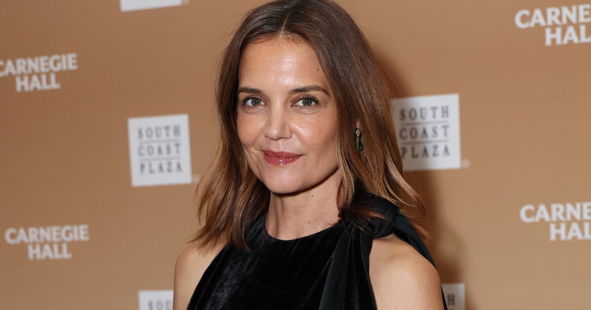 Katie Holmes Designer Off-Shoulder Dress Is Actually Easy to Replicate Katie Holmes Designer Off-Shoulder Dress Is Actually Easy to Replicate