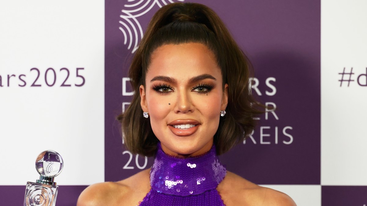 DUESSELDORF, GERMANY - MAY 08: Khloé Kardashian poses with the award at the annual German Perfume Award Duftstars at Rheinterrasse on May 08, 2025 in Duesseldorf, Germany. (Photo by Andreas Rentz/Getty Images for Fragrance Foundation )