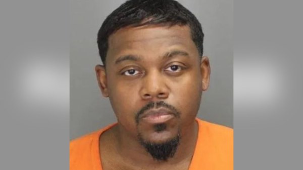 Man Pinned Ex-Girlfriend With His Car Before Shooting Her 2 Times in Front of Their Daughter