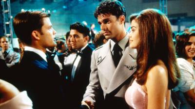 Casper Van Dien, Patrick Muldoon and Denise Richards in Starship Troopers