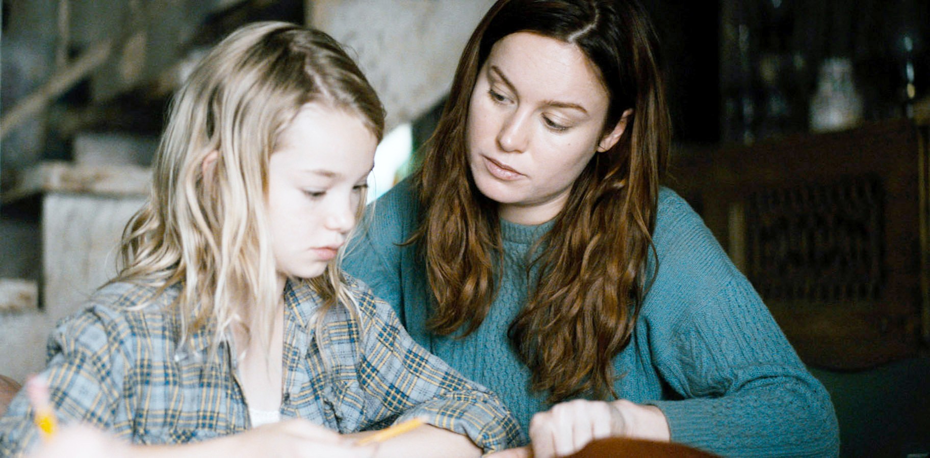 Shree Crooks and Brie Larson in The Glass Castle