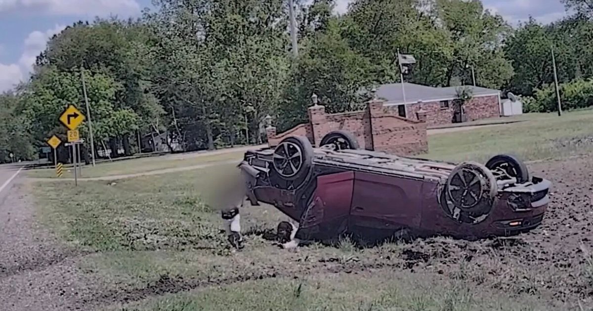 Toddler Seen Running From Wrecked Car After Chase With Arkansas Police Chase Ends in Crash Toddler Seen Running From Wrecked Car After Chase With Arkansas Police Chase Ends in Crash