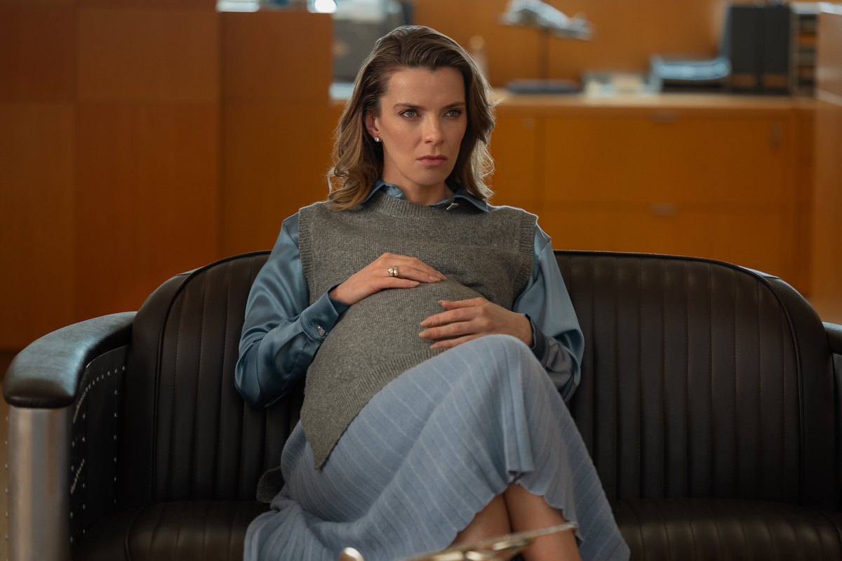 Betty-Gilpin-Office-Romance-OR_20250320_05219_R.