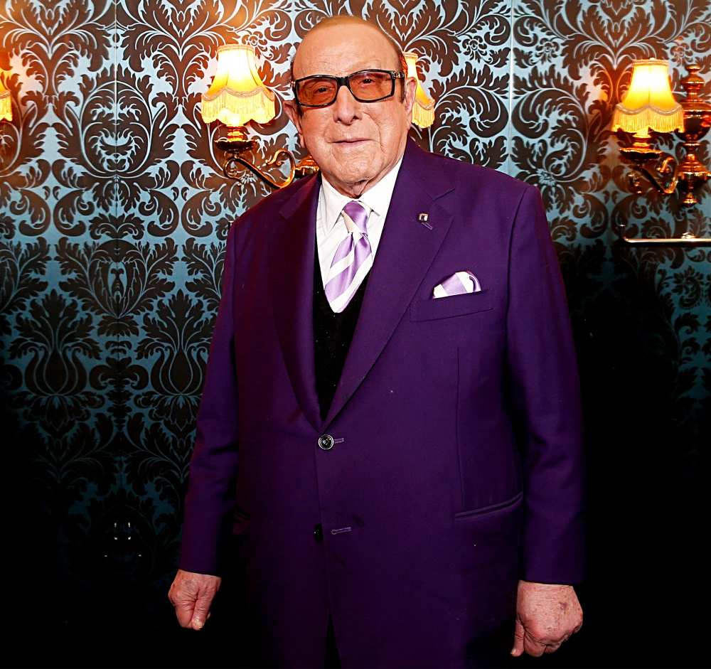 Clive Davis Dead
