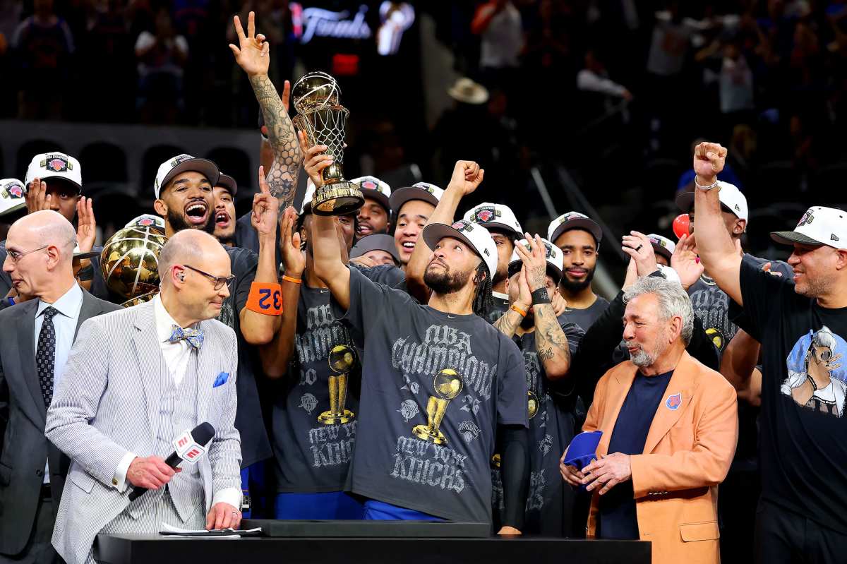 Feature Knicks Jalen Brunson Reacts to WNBA Coach Becky Hammon Small Criticism After Finals Win
