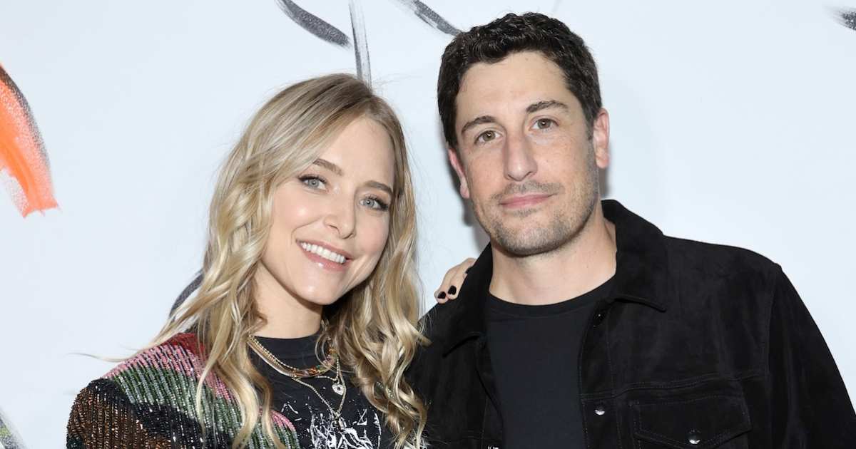 Jenny Mollen Says She ‘Still’ Talks to Estranged Husband Jason Biggs ‘18 Times a Day’ After Split Jenny Mollen Says She ‘Still’ Talks to Estranged Husband Jason Biggs ‘18 Times a Day’ After Split