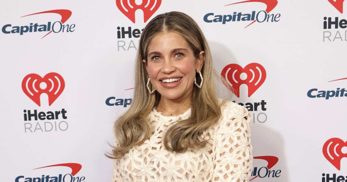 Danielle Fishel Details Having to Pull Over on Side of the Road to Poop After Taking Laxatives Danielle Fishel Details Having to Pull Over on Side of the Road to Poop After Taking Laxatives