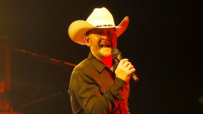 Country Singer Justin Moore Announces Touring Break to ‘Focus on My Health’