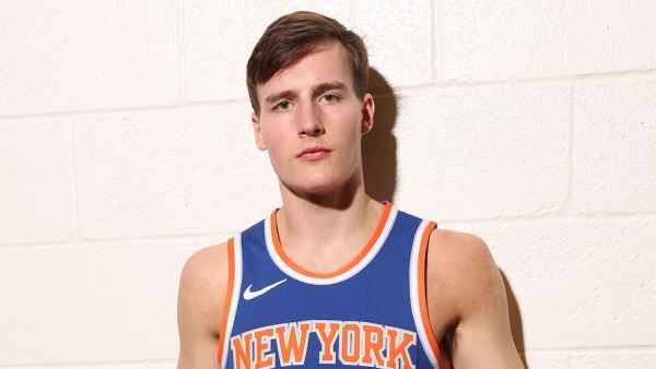 GettyImages-2162478621NYPD-Mistakes-Knicks-Player-Tyler-Kolek-for-Fan-at-Parade.jpg