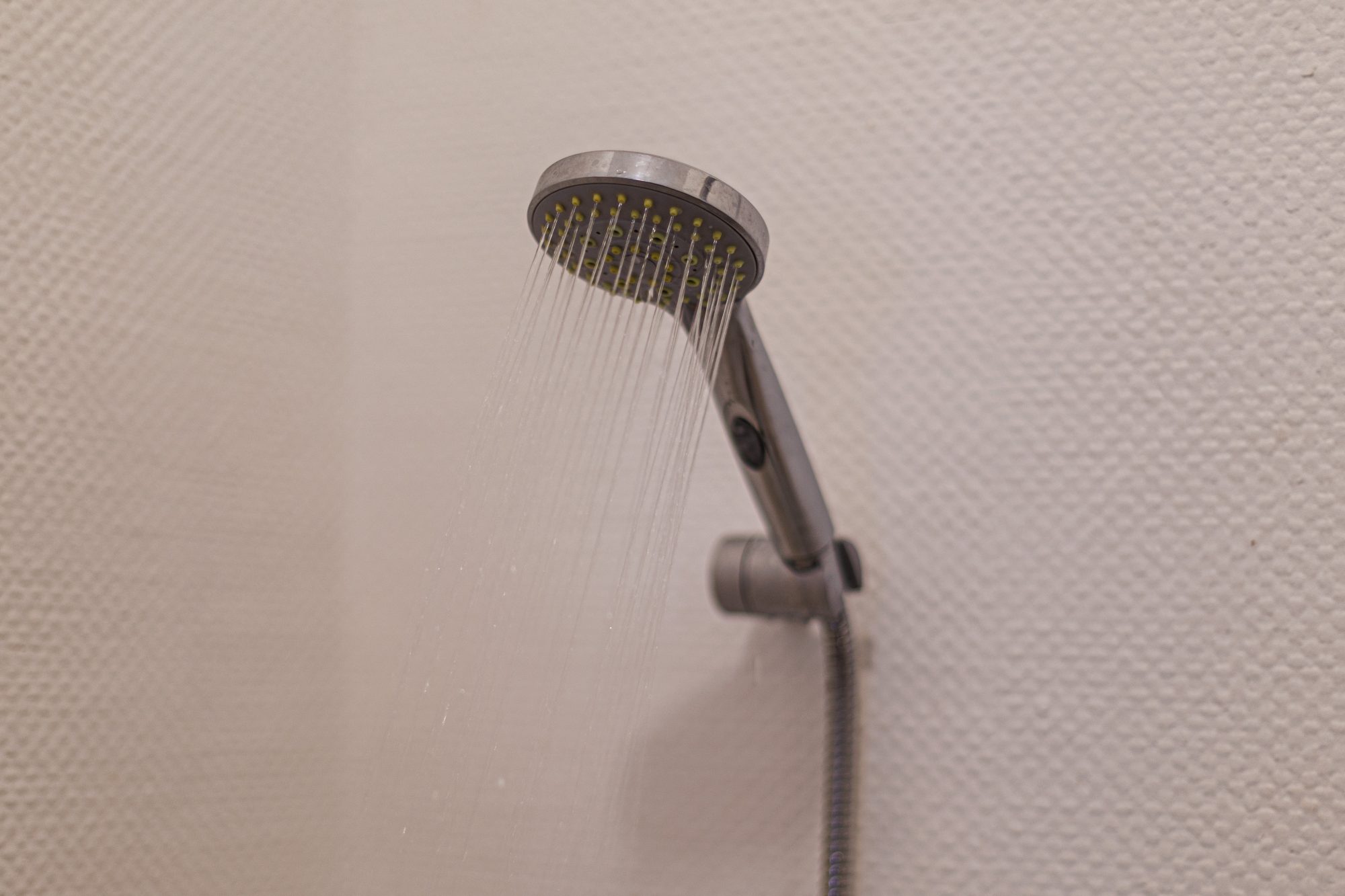GettyImages-2192556664.The-Right-Order-For-An-Everything-Showerjpg.jpg