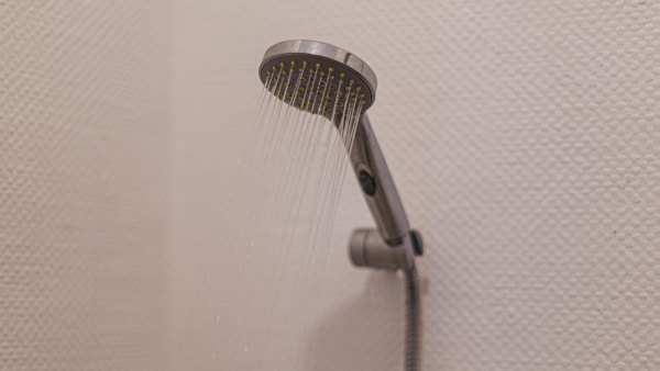 GettyImages-2192556664.The-Right-Order-For-An-Everything-Showerjpg.jpg