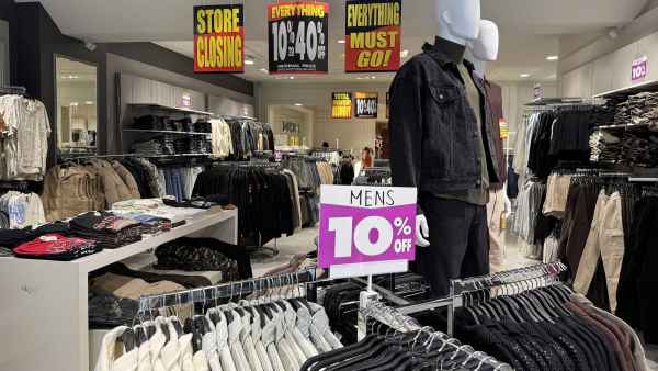 GettyImages-2200912069-Cost-Per-Wear-Labels-Could-Replace-Fast-Fashions-Cheap-Upfront-Price-With-a-Grocery-Style-Unit-Metric