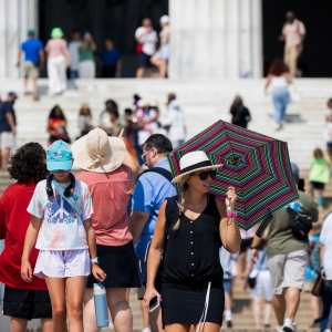 GettyImages-2226153179 What Is a Heat Dome? How It Forms and Why This Week's Extreme Heat Is So Dangerous