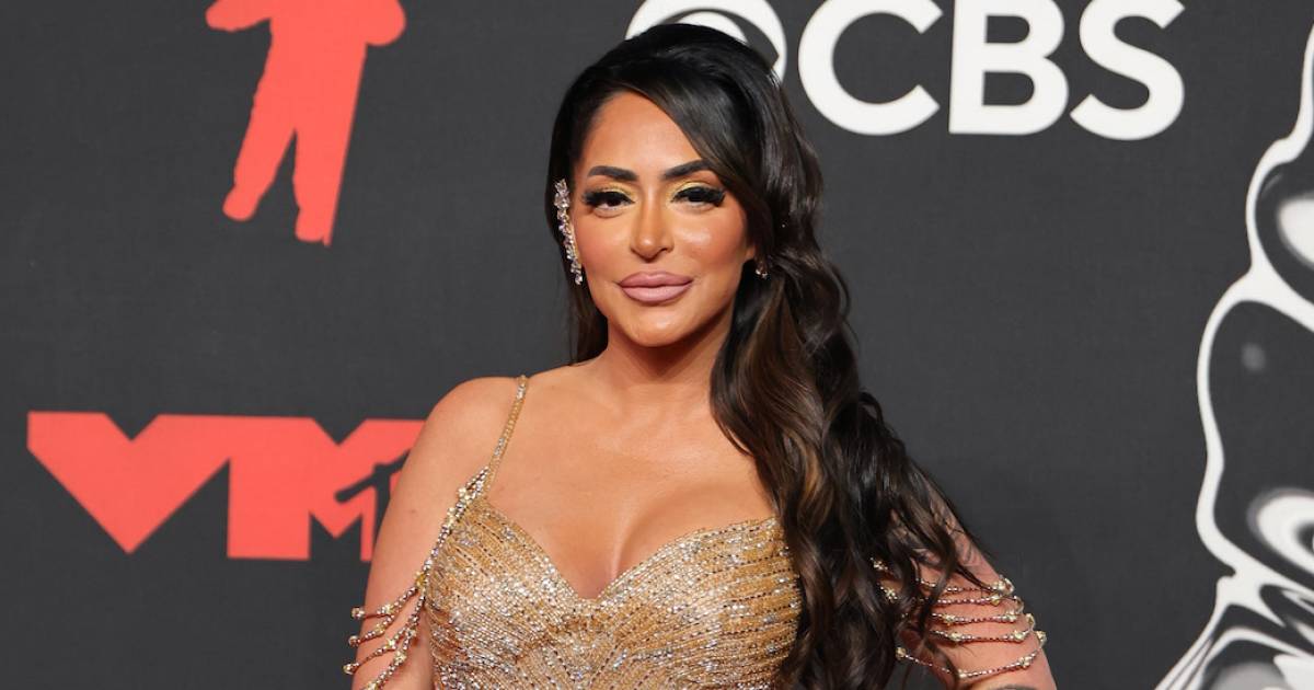 Jersey Shore’s Angelina Breaks Down as She Shares Her Heartbreak Over Miscarriage: ‘It Kills Me’ Jersey Shore’s Angelina Breaks Down as She Shares Her Heartbreak Over Miscarriage: ‘It Kills Me’