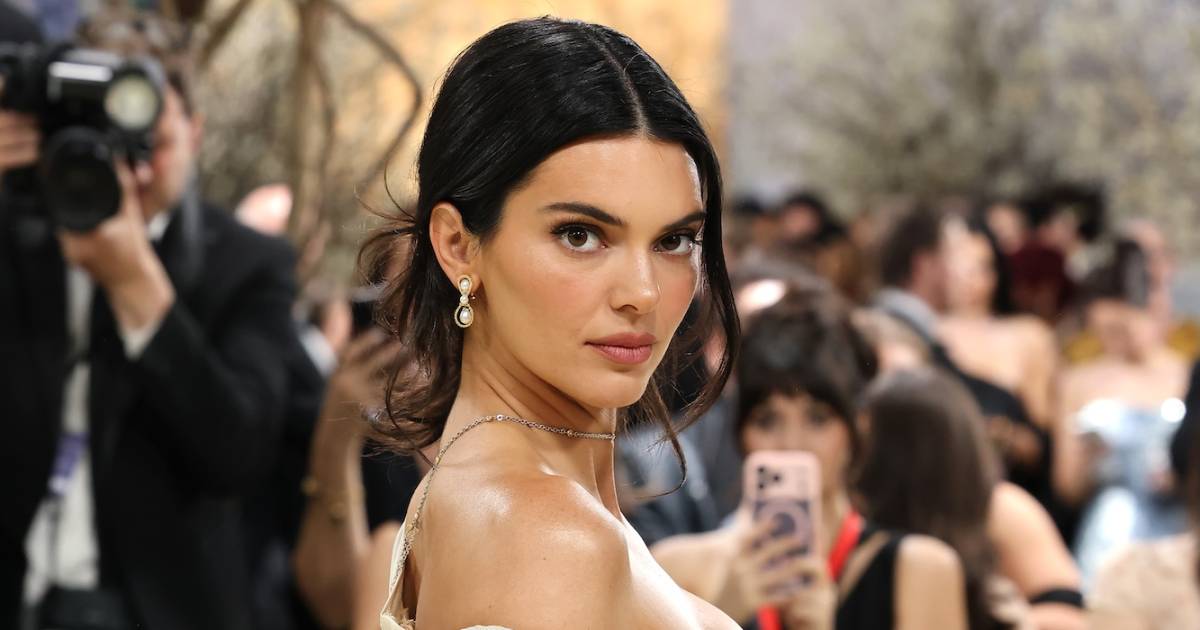 Kendall Jenner ‘Wouldn’t Be Opposed’ to ‘Having Some Fun With a Girl’ After Sexuality Rumors Kendall Jenner ‘Wouldn’t Be Opposed’ to ‘Having Some Fun With a Girl’ After Sexuality Rumors