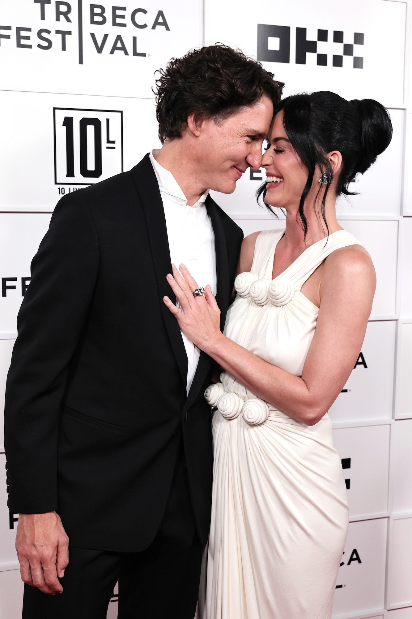 Katy Perry and Justin Trudeau Pack on the PDA in Red Carpet 