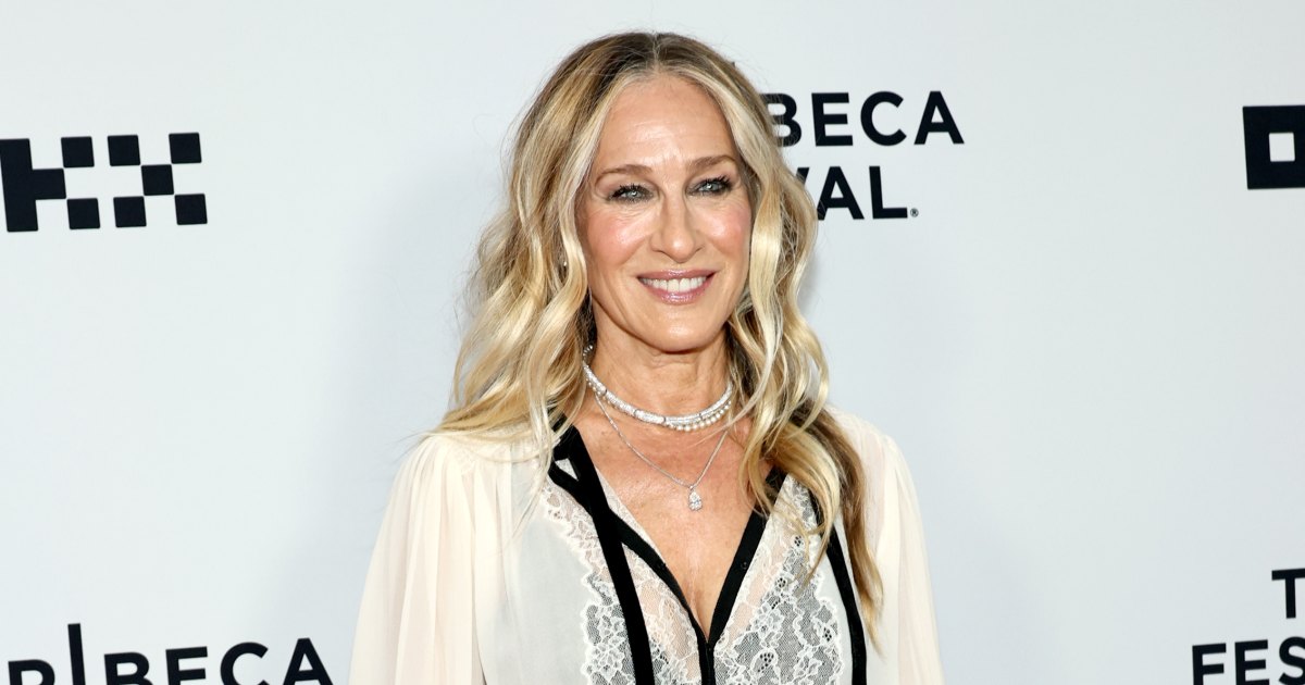 Sarah Jessica Parker’s Summer Sandal Style Makes Legs Look Model-Long, and It’s Only Sarah Jessica Parker’s Summer Sandal Style Makes Legs Look Model-Long, and It’s Only