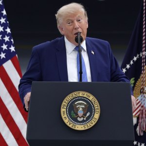 GettyImages-2282397304donaldtrumpreflectingpool.jpg