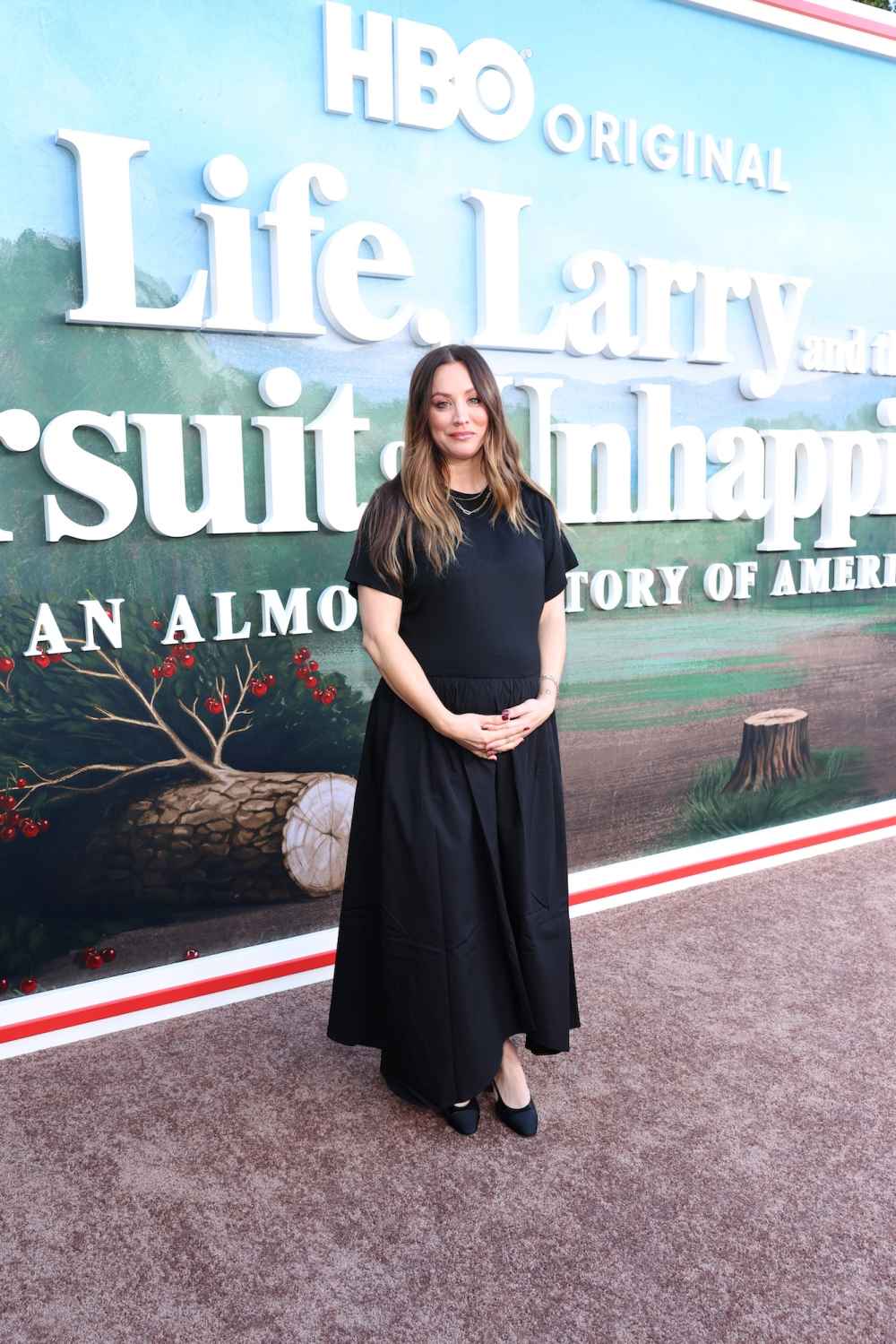 Kaley Cuoco Shows Off Growing Baby Bump on Red Carpet