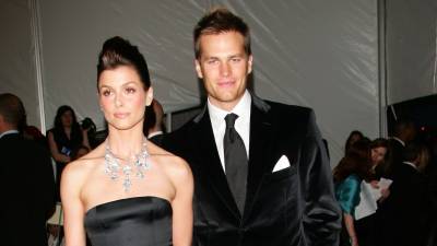 GettyImages-57510745tombradybridgetmoynahanreunite.jpg