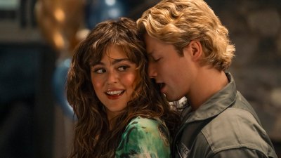 Off-Campus-Allie-and-Dean-Photo_1_Prime_Video_Season_1_3000