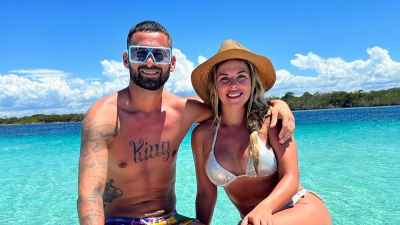 Argentina Soccer Star and Late Wife's Relationship Timeline