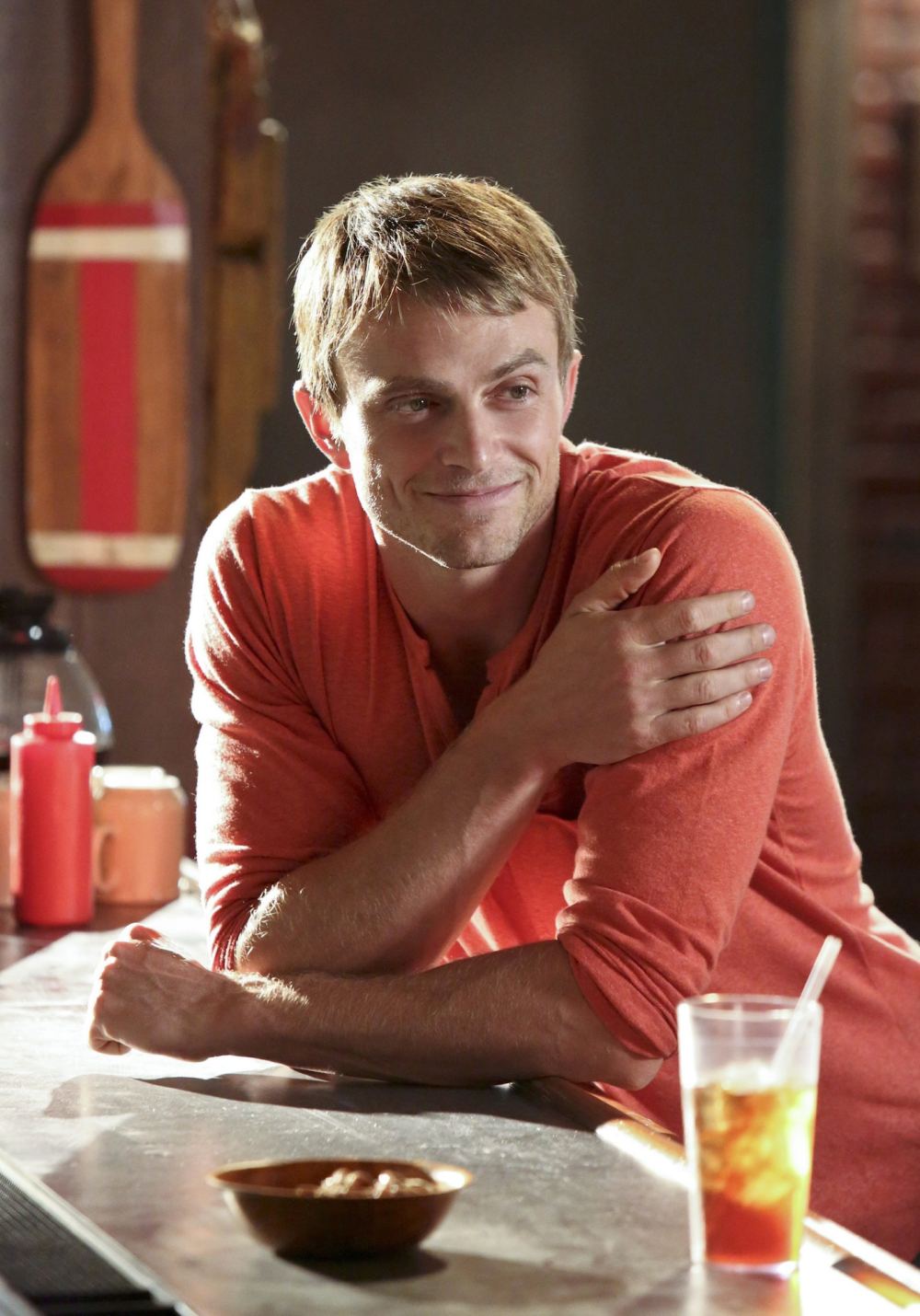 HART OF DIXIE, Wilson Bethel in 'I Fall To Pieces', (Season 2, Episode 201, aired October 2, 2012),