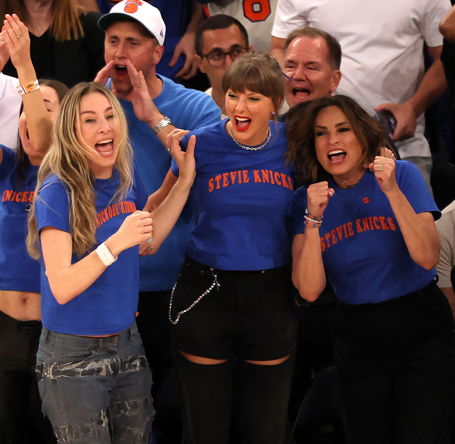 Taylor Swift Este Haim Mariska Hargitay Knicks Game 5 Hot Pics