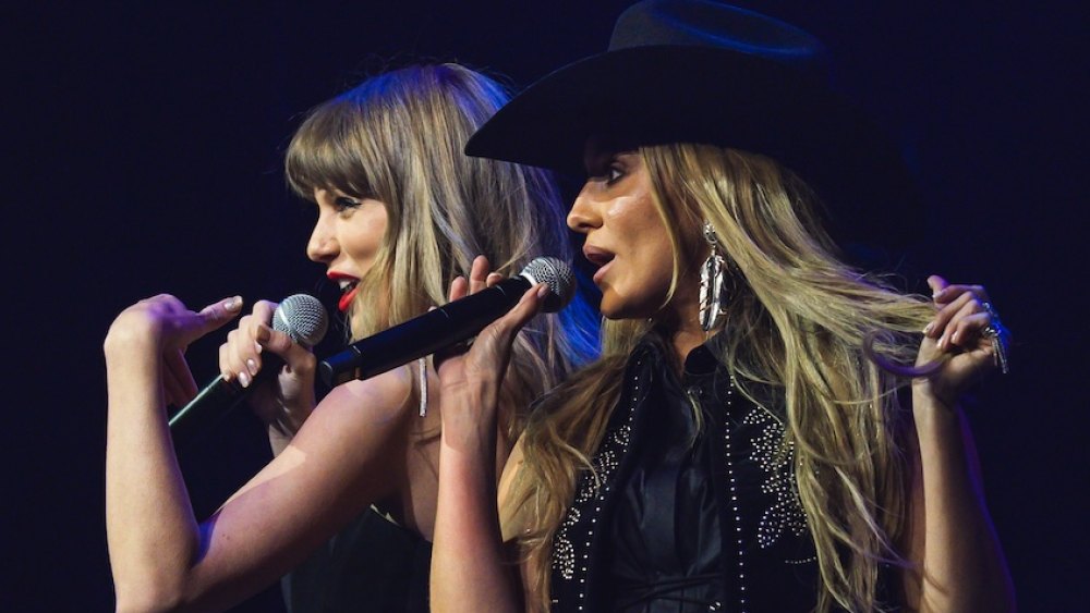 Taylor Swift Gives Surprise Show at Travis Kelce's Tight End University