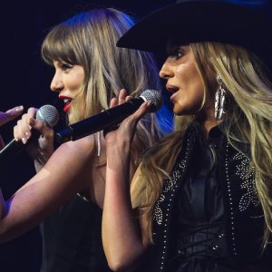 Taylor Swift Gives Surprise Show at Travis Kelce's Tight End University