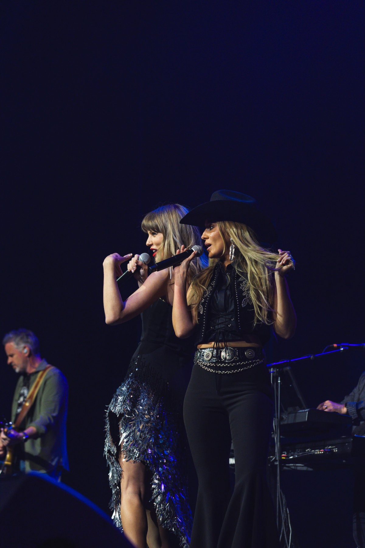 Taylor Swift Gives Surprise Show at Travis Kelce's Tight End University