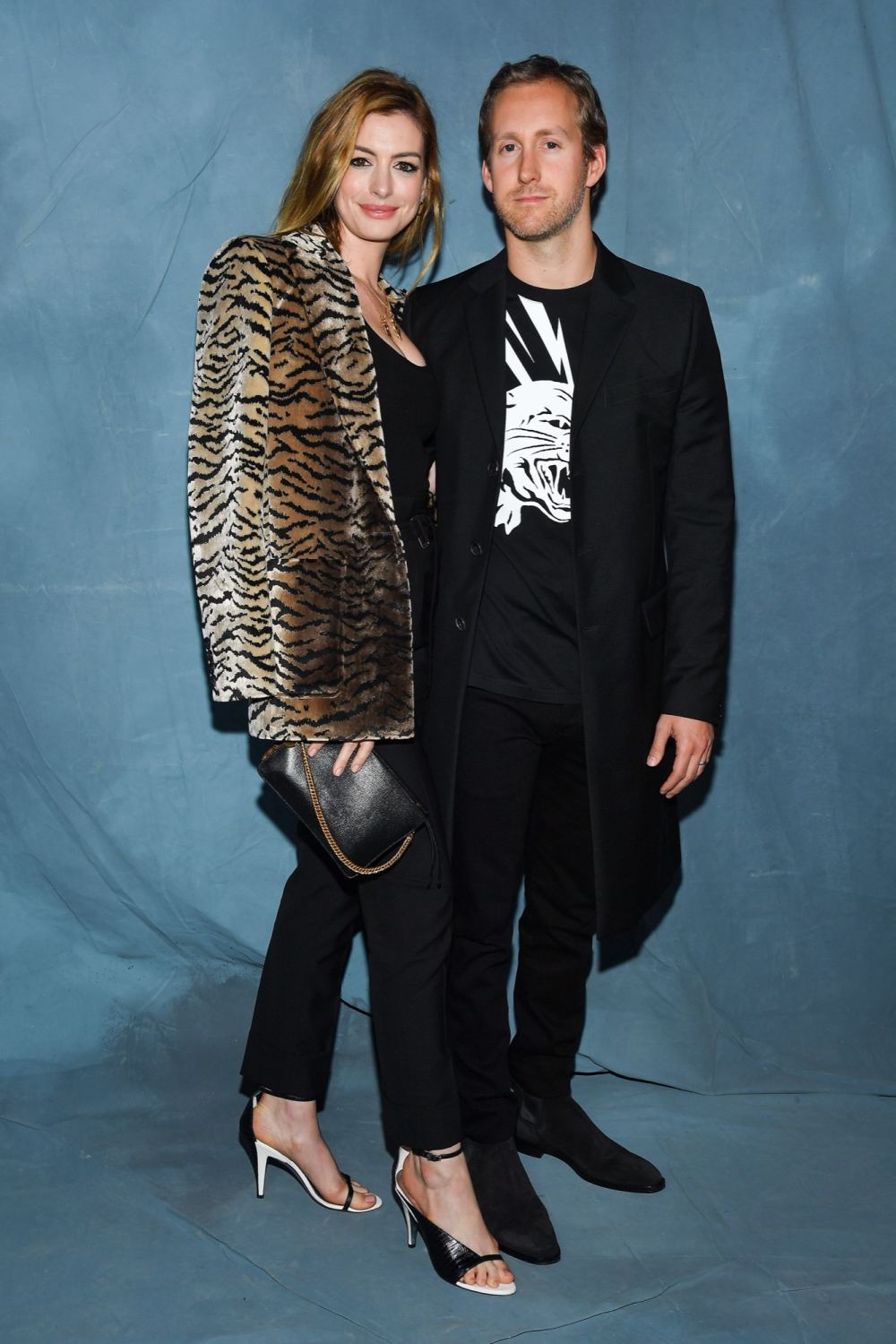 Who Is Anne Hathaways Husband Meet Adam Shulman Couple
